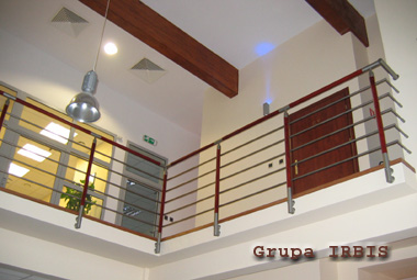 Balustrady nierdzewne z pochwytami z drewna!