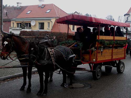 Przejażdżka konnym zaprzęgiem dla atrakcji