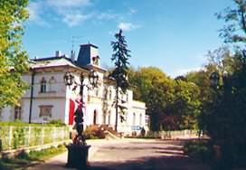 Trzebnica - budynek sanatorium (12546 bytes)