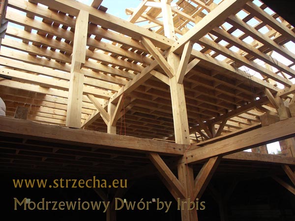 Unikalna realizacja budynku o drewnianej konstrukcji wielkogabarytowej! Realizacja konstrukcji drewnianych Konstrukcje drewniane - tradycja i profesjonalizm. Tradycyjne konstrukcje drewniane - ręczne zdobienia, tradycyjne połączenia, współczesne wykonanie.